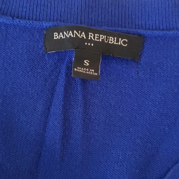 Banana Republic V-Neck Sweater - Picture 4 of 4